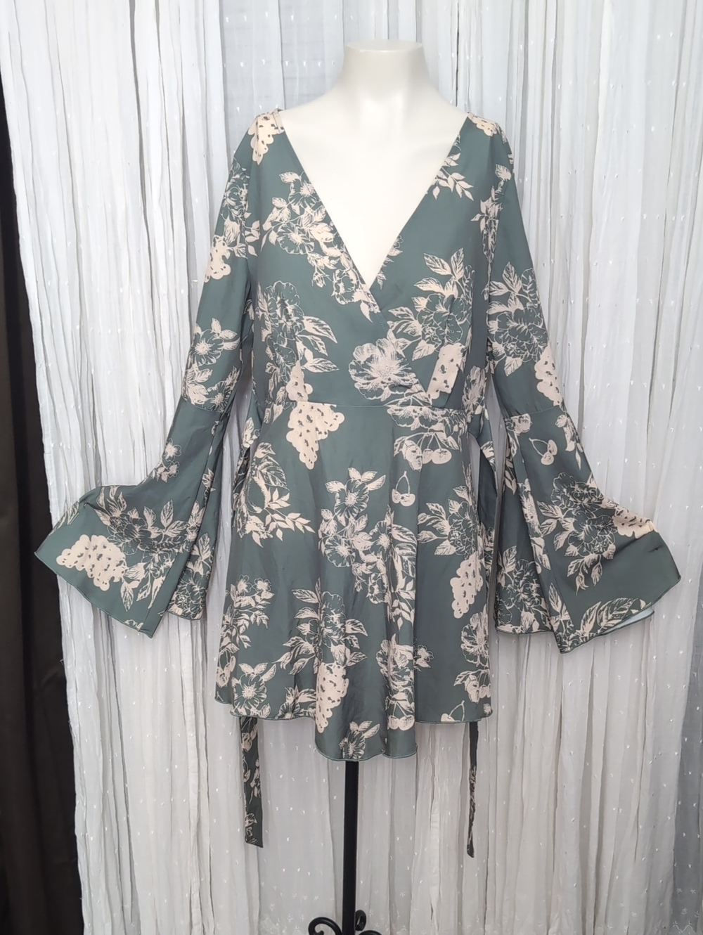 Cider Floral Bell Sleeve Top Large Sage Green Boho Cottagecore Blouse